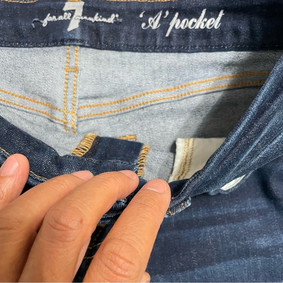 7 For All Mankind Women’s Flare Jeans Size 28 Dark Wash Embroidered Pockets - Picture 10 of 15